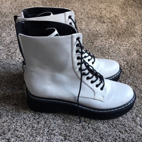 Kendall & Kylie Woman’s hunt boots - Picture 3 of 8